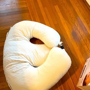 Twin Z twin nursing pillow